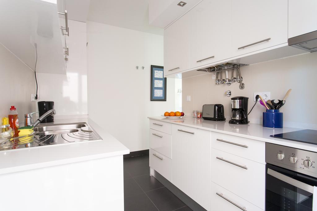 Joivy Joyful 2Br Apt With Terrace Nearby Sao Bento Palace Lisboa Szoba fotó