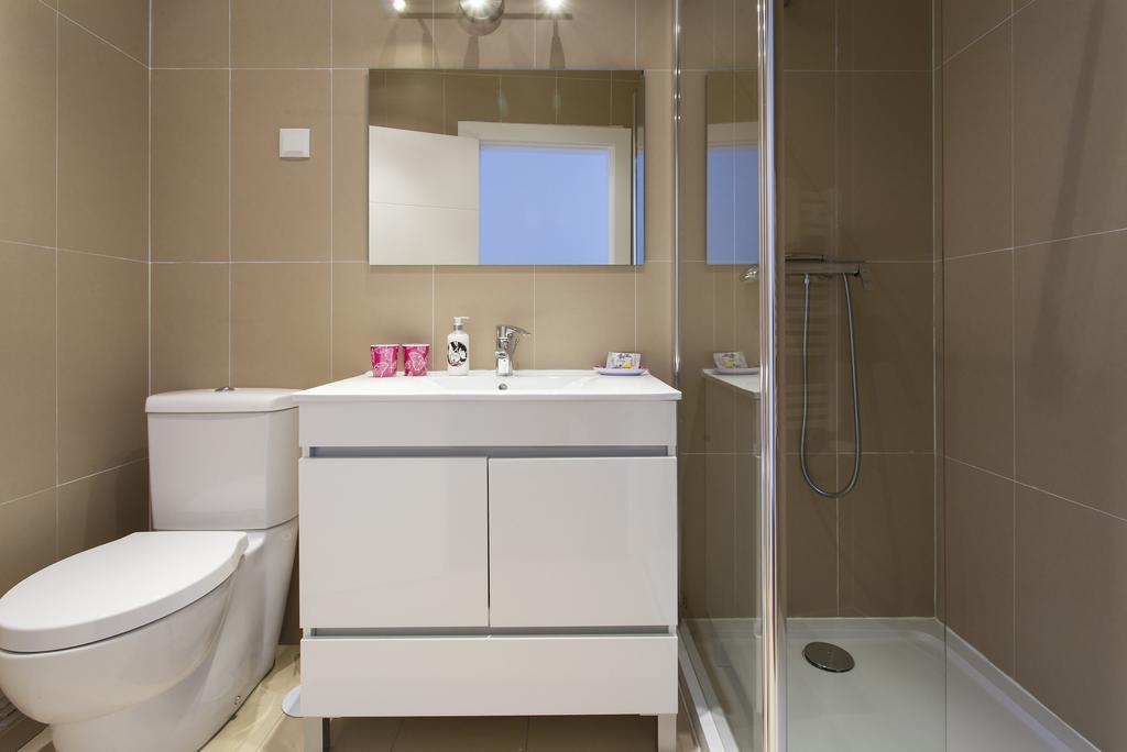 Joivy Joyful 2Br Apt With Terrace Nearby Sao Bento Palace Lisboa Szoba fotó