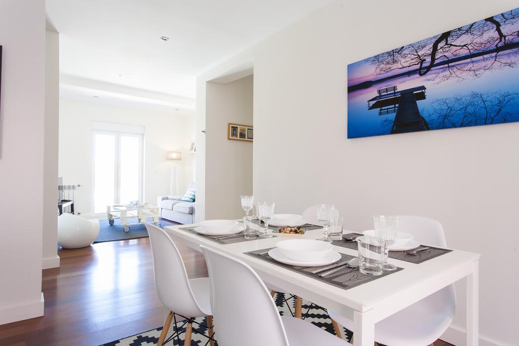 Joivy Joyful 2Br Apt With Terrace Nearby Sao Bento Palace Lisboa Szoba fotó