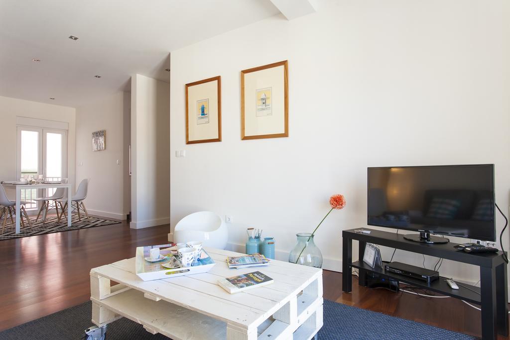 Joivy Joyful 2Br Apt With Terrace Nearby Sao Bento Palace Lisboa Szoba fotó
