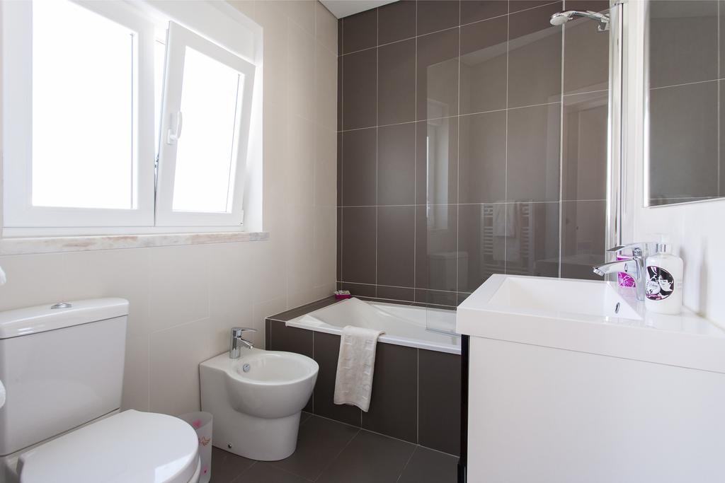Joivy Joyful 2Br Apt With Terrace Nearby Sao Bento Palace Lisboa Szoba fotó