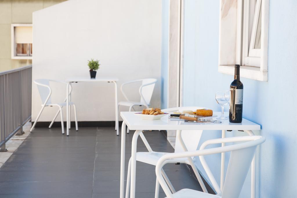 Joivy Joyful 2Br Apt With Terrace Nearby Sao Bento Palace Lisboa Szoba fotó