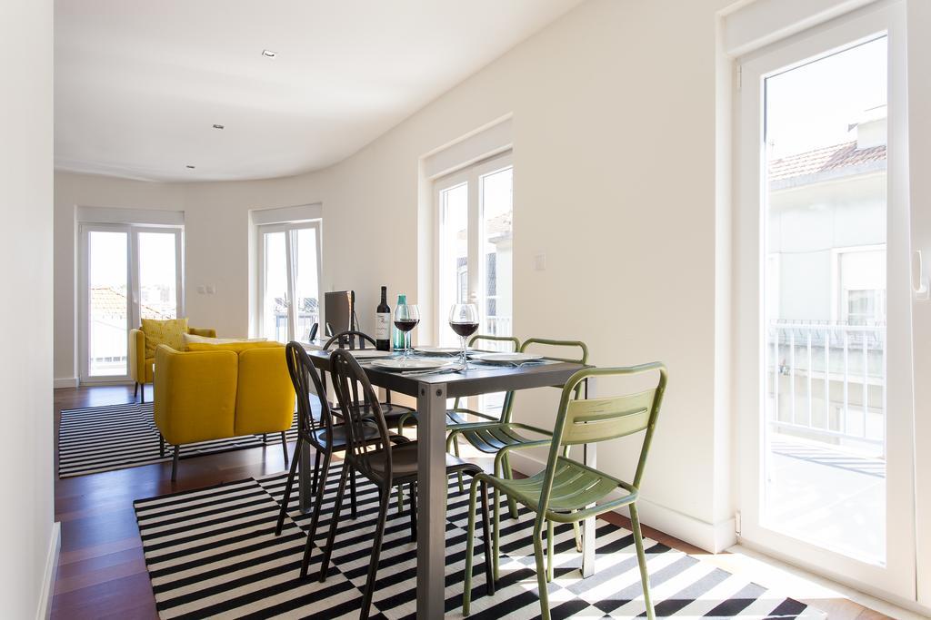 Joivy Joyful 2Br Apt With Terrace Nearby Sao Bento Palace Lisboa Kültér fotó