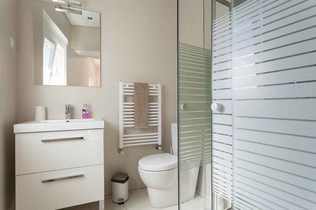 Joivy Joyful 2Br Apt With Terrace Nearby Sao Bento Palace Lisboa Kültér fotó