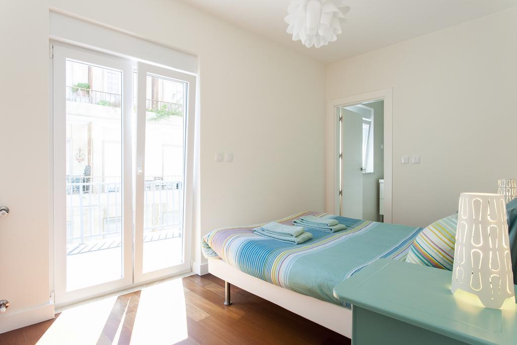 Joivy Joyful 2Br Apt With Terrace Nearby Sao Bento Palace Lisboa Kültér fotó